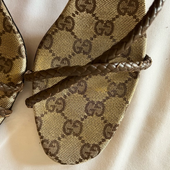 Authentic Gucci monogram sandal. - Picture 1 of 5